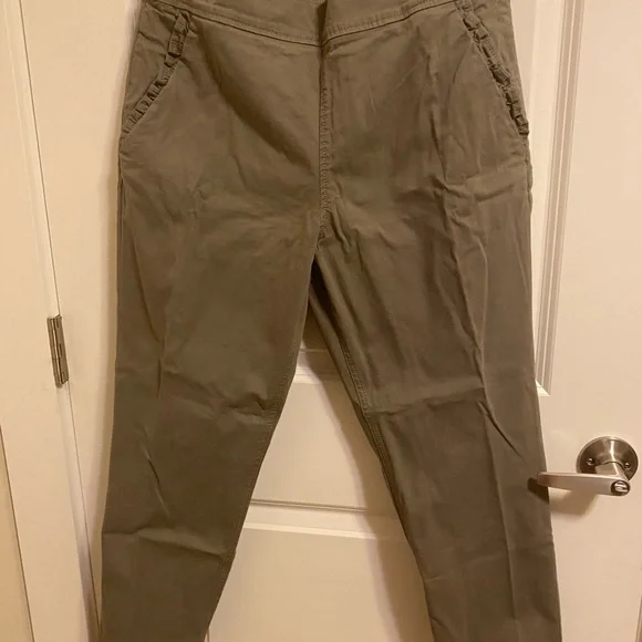 Kate Spade Ruffle Chino - Picture 2 of 3